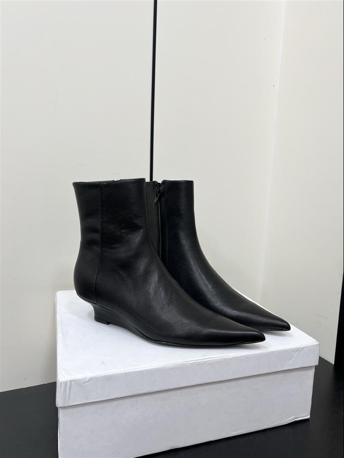 2025112817431520 370